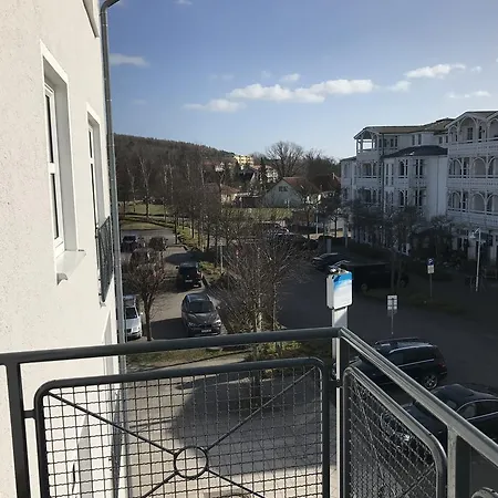 16 Im Haus Huehnergott * Sellin (Rugen)